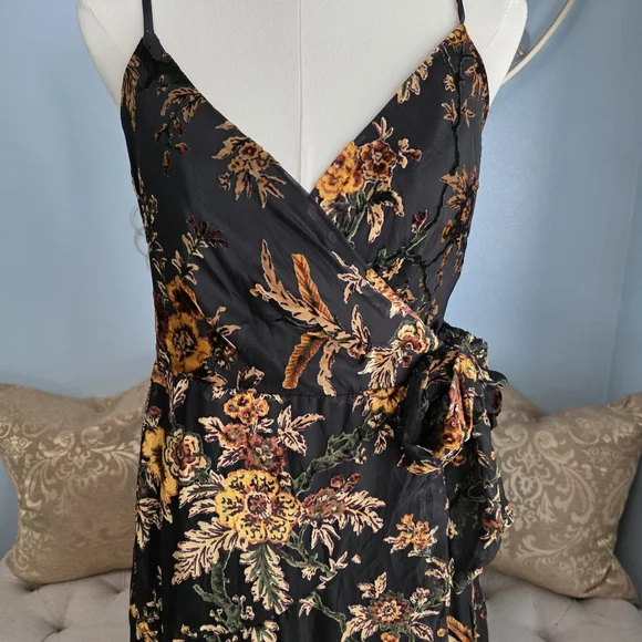 Hutch Alden Wrap Gown - Picture 3 of 9